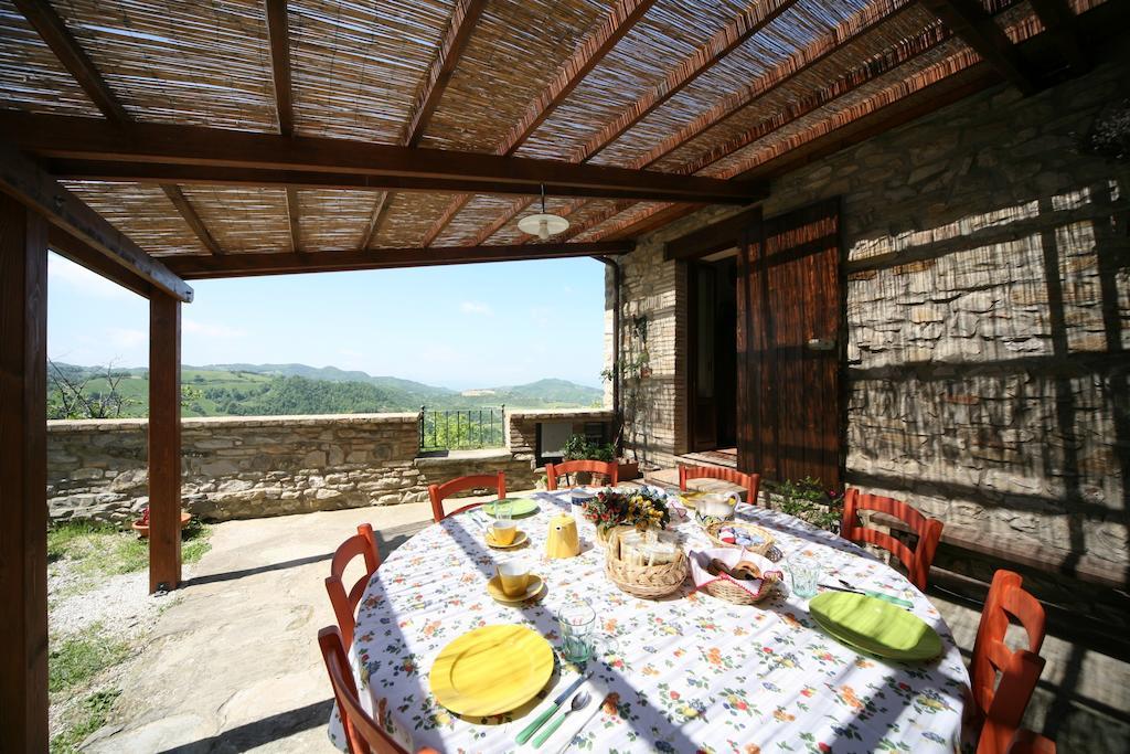 Agriturismo Monte Valentino Pietralunga  Buitenkant foto